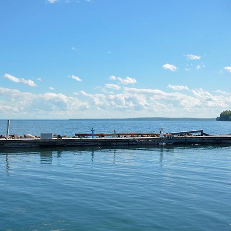 Beautiful Beach Front Condo With Lake Views Bayfield Exterior foto