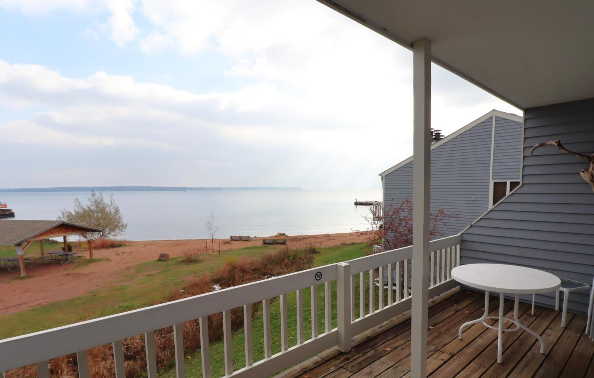 Beautiful Beach Front Condo With Lake Views Bayfield Exterior foto