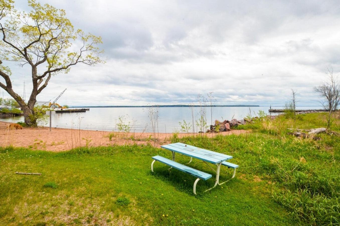 Beautiful Beach Front Condo With Lake Views Bayfield Exterior foto